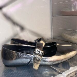 DV Dolce Vita Mellie Silver Ballet Flats